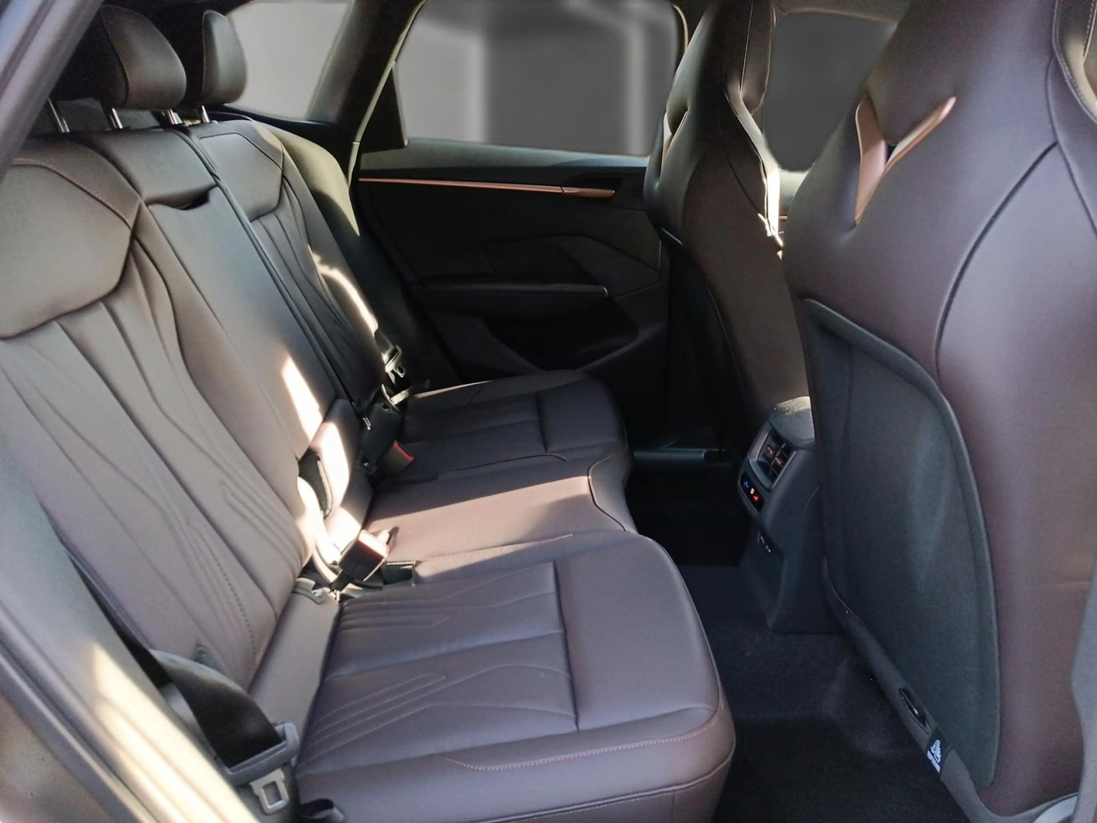 CUPRA Terramar 1.5 e-Hybrid VZ DSG *PANO*MATRIX*AHK* — photo 11