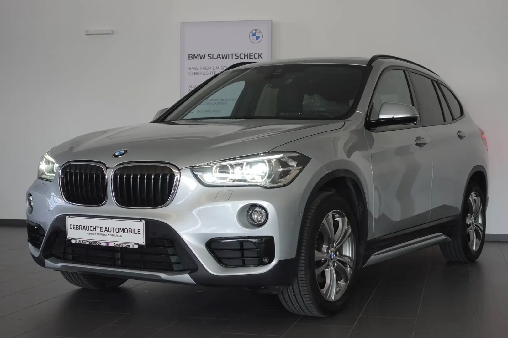 BMW X1 xDrive18d F48 Silber - 1