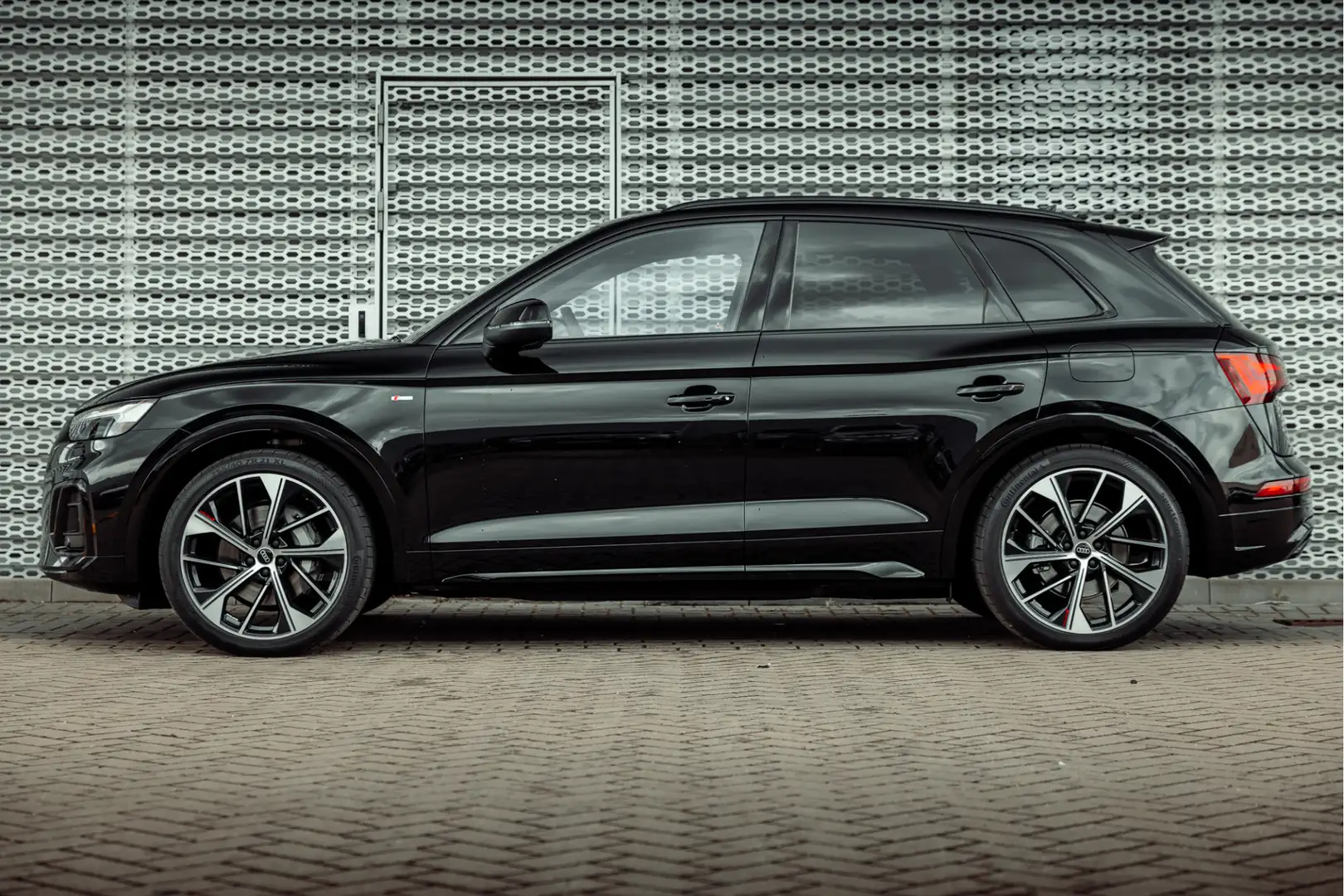 Audi Q5 50 TFSI e 299pk quattro S tronic S edition Competi Zwart - 2