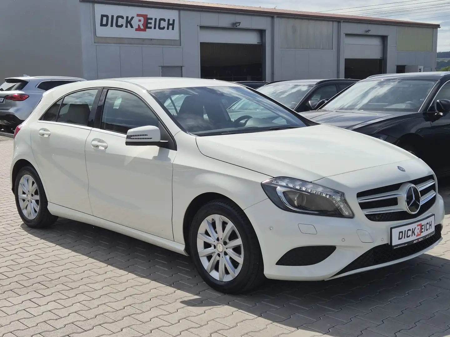 Mercedes-Benz A 180 BlueEfficiency BI-XENON*PDC*SHZ*SPORTSITZE Weiß - 1