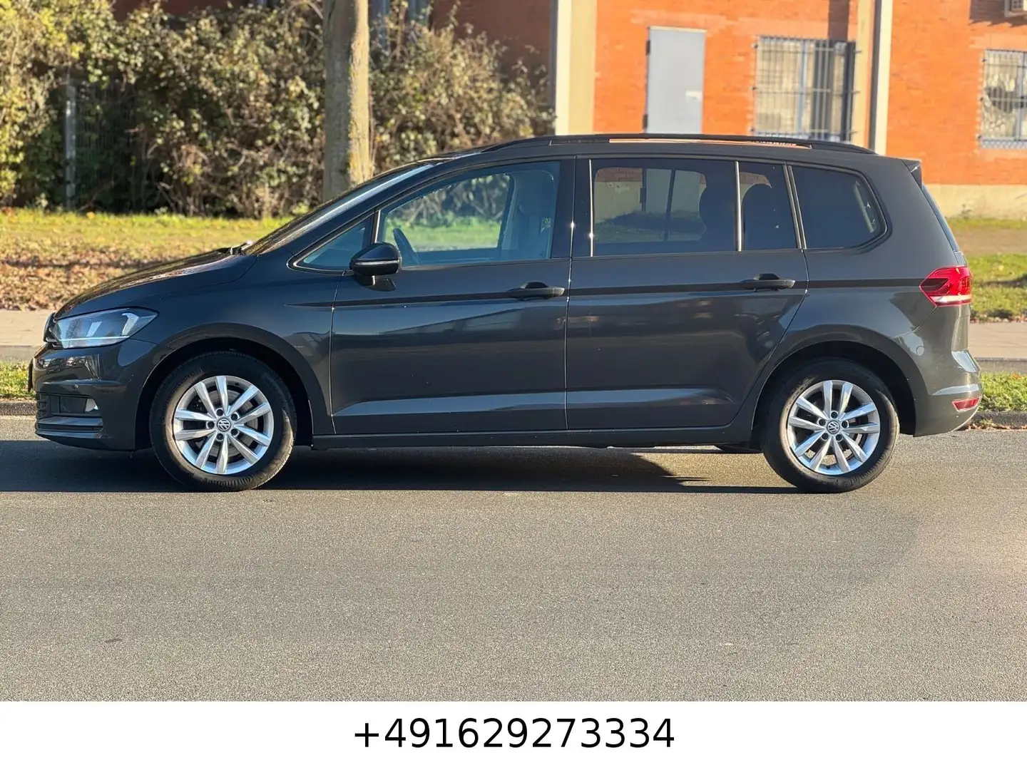 Volkswagen Touran 2.0 Comfortline PANO/1 HAND/NAVI/ALU/PDC/ Grau - 2