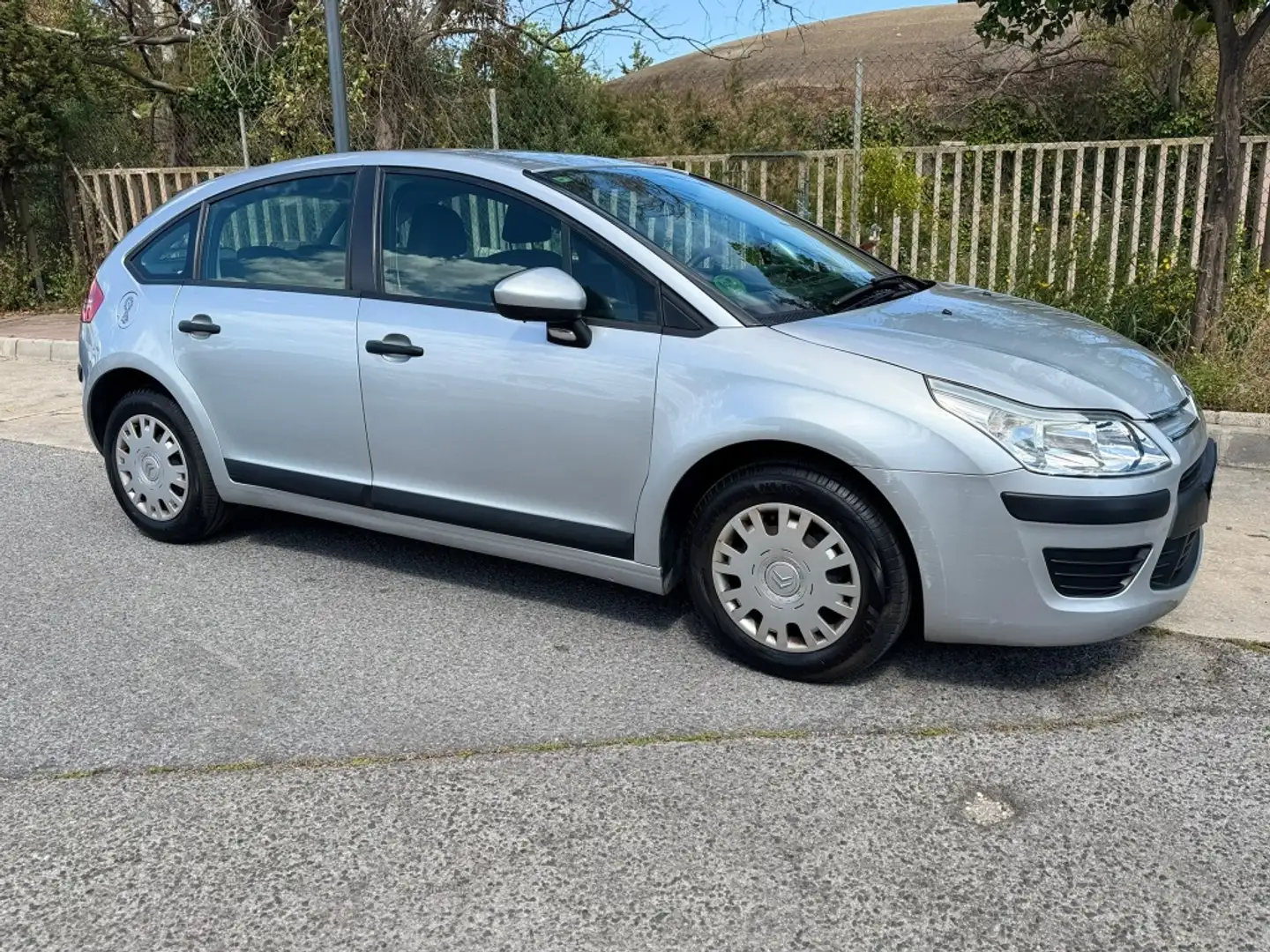 Citroen C4 1.4i 16v LX Gris - 1