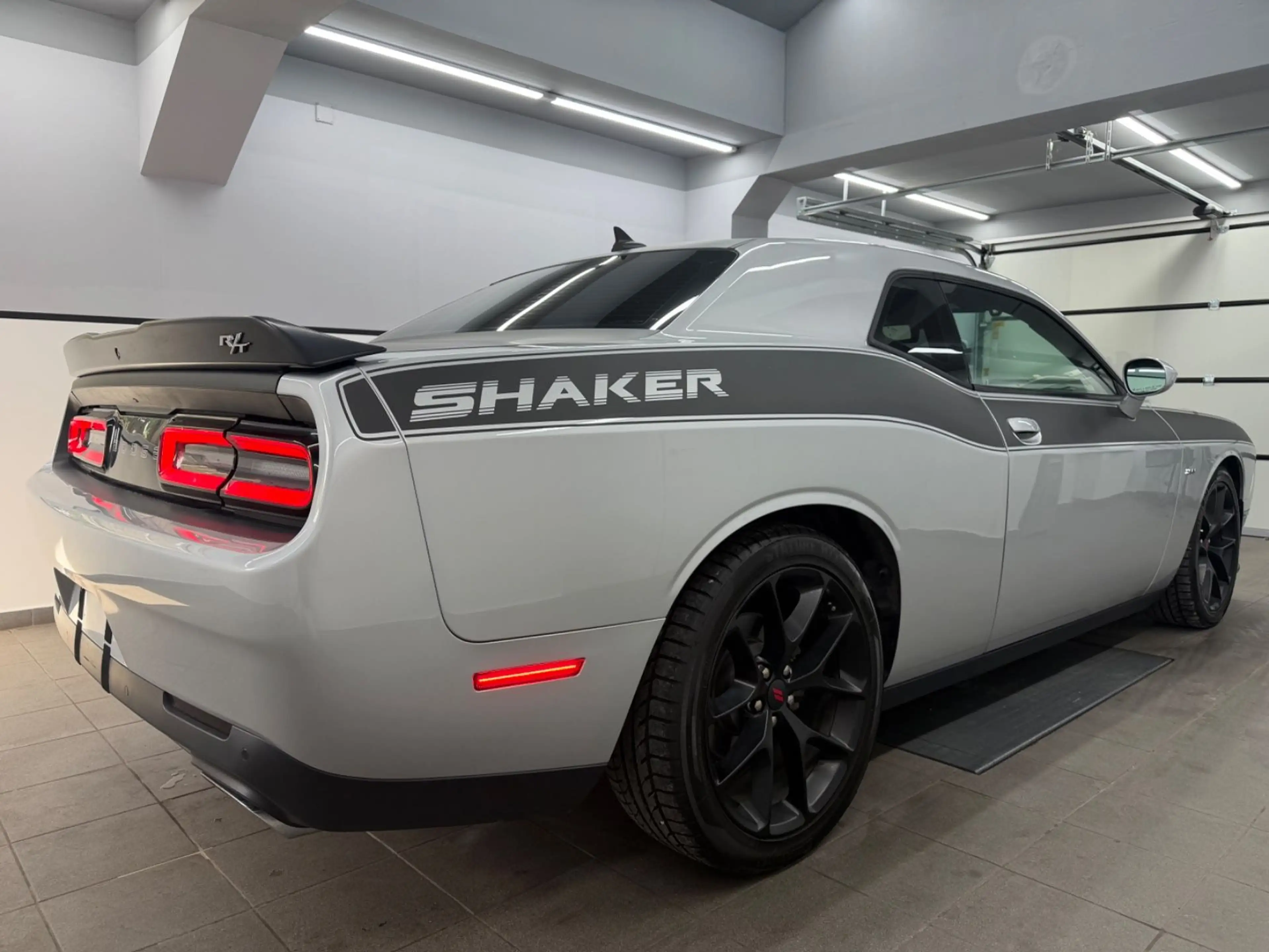 Dodge Challenger 5.7 V8 HEMI R/T*Shaker*Air Catcher*SH — photo 8