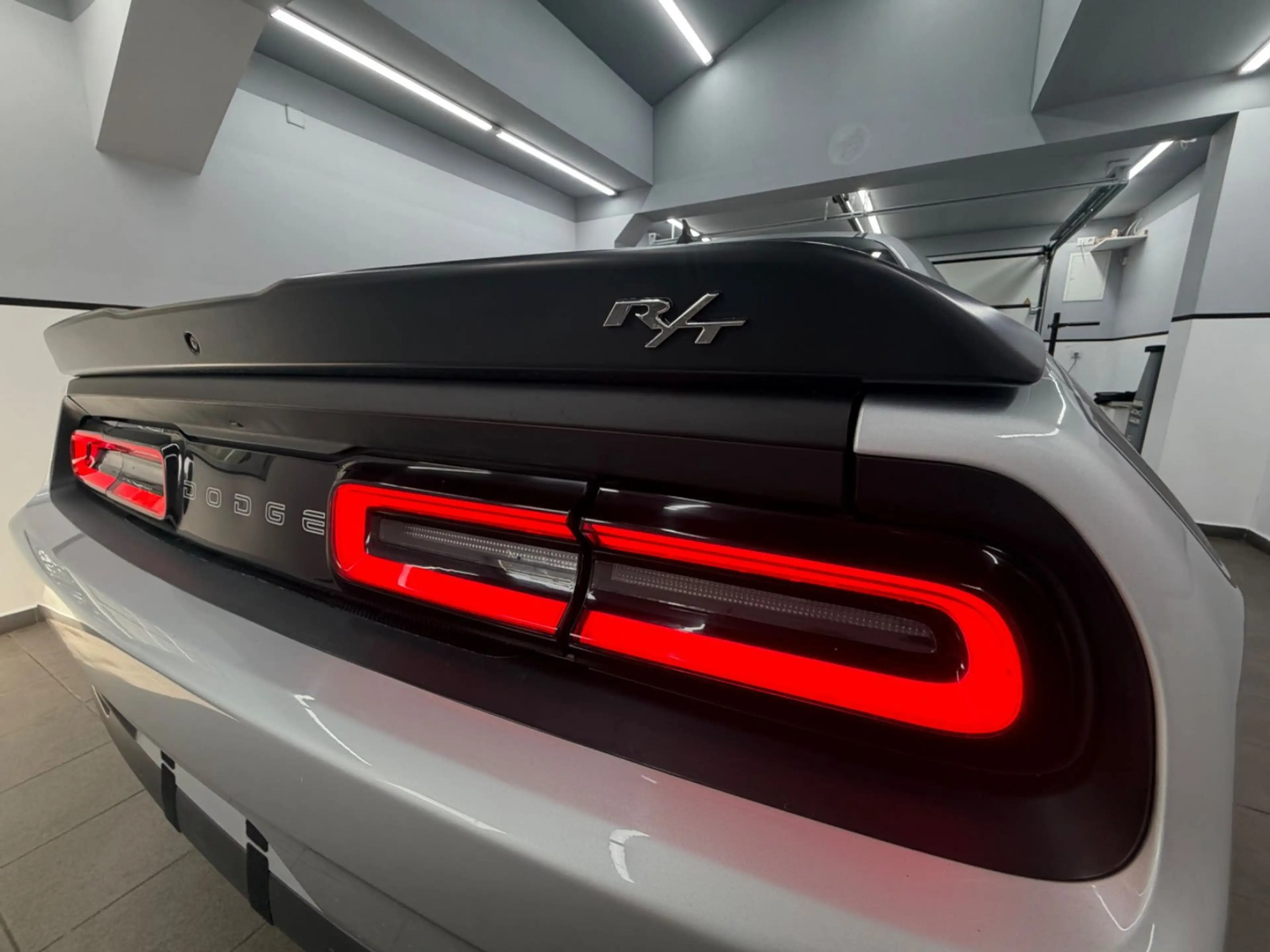 Dodge Challenger 5.7 V8 HEMI R/T*Shaker*Air Catcher*SH — photo 10