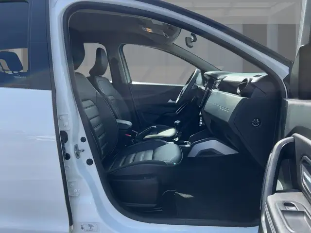 Dacia Duster view 8