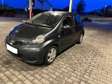 1.0 VVT-i Confort