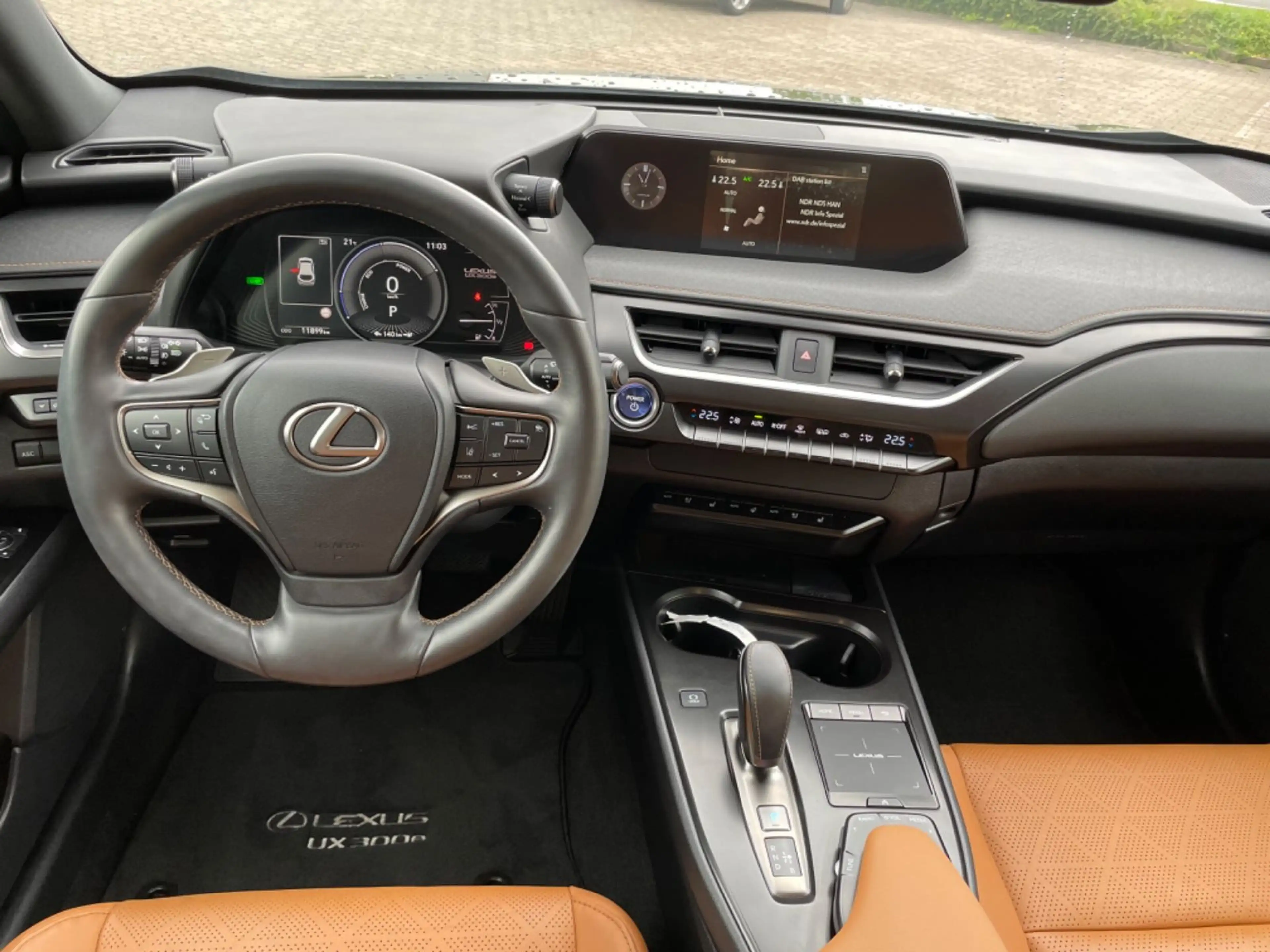 Lexus UX 300e EXECUTIVE PAKET** — photo 5