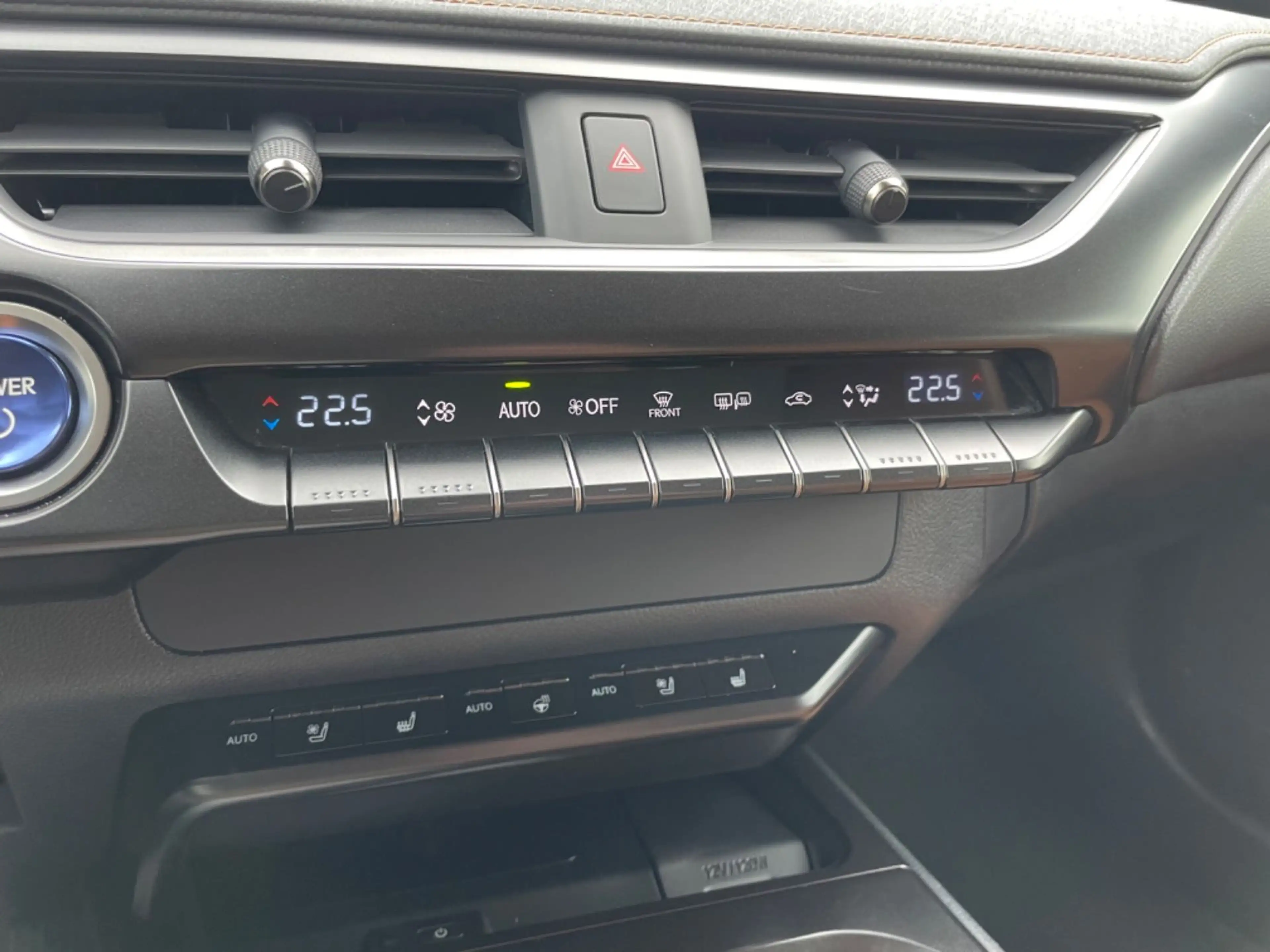 Lexus UX 300e EXECUTIVE PAKET** — photo 10
