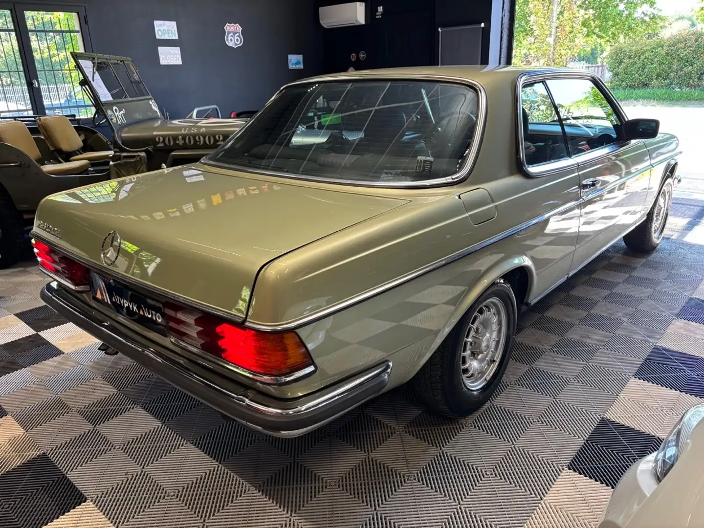 Mercedes-Benz 280 280ce W123/C123 6 cylindre Vert - 2