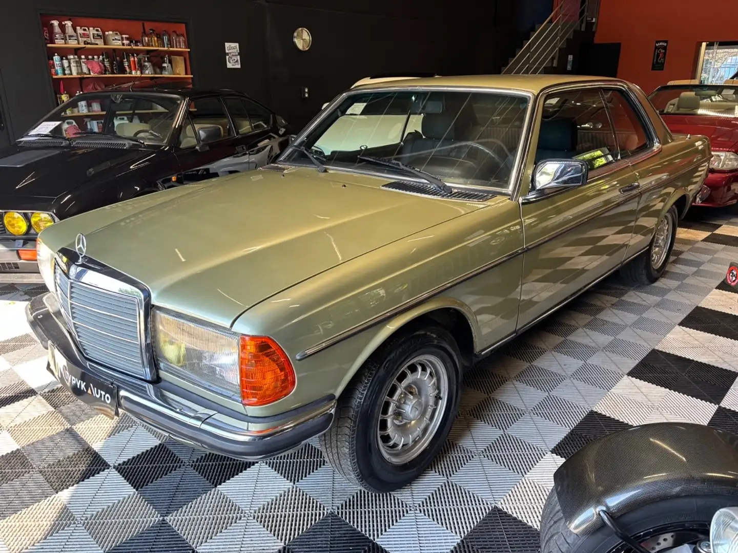 Mercedes-Benz 280 280ce W123/C123 6 cylindre Vert - 1