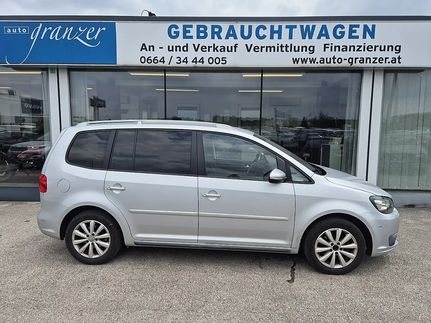 Volkswagen Touran Highline 1,6 BMT TDI DPF Grau - 1