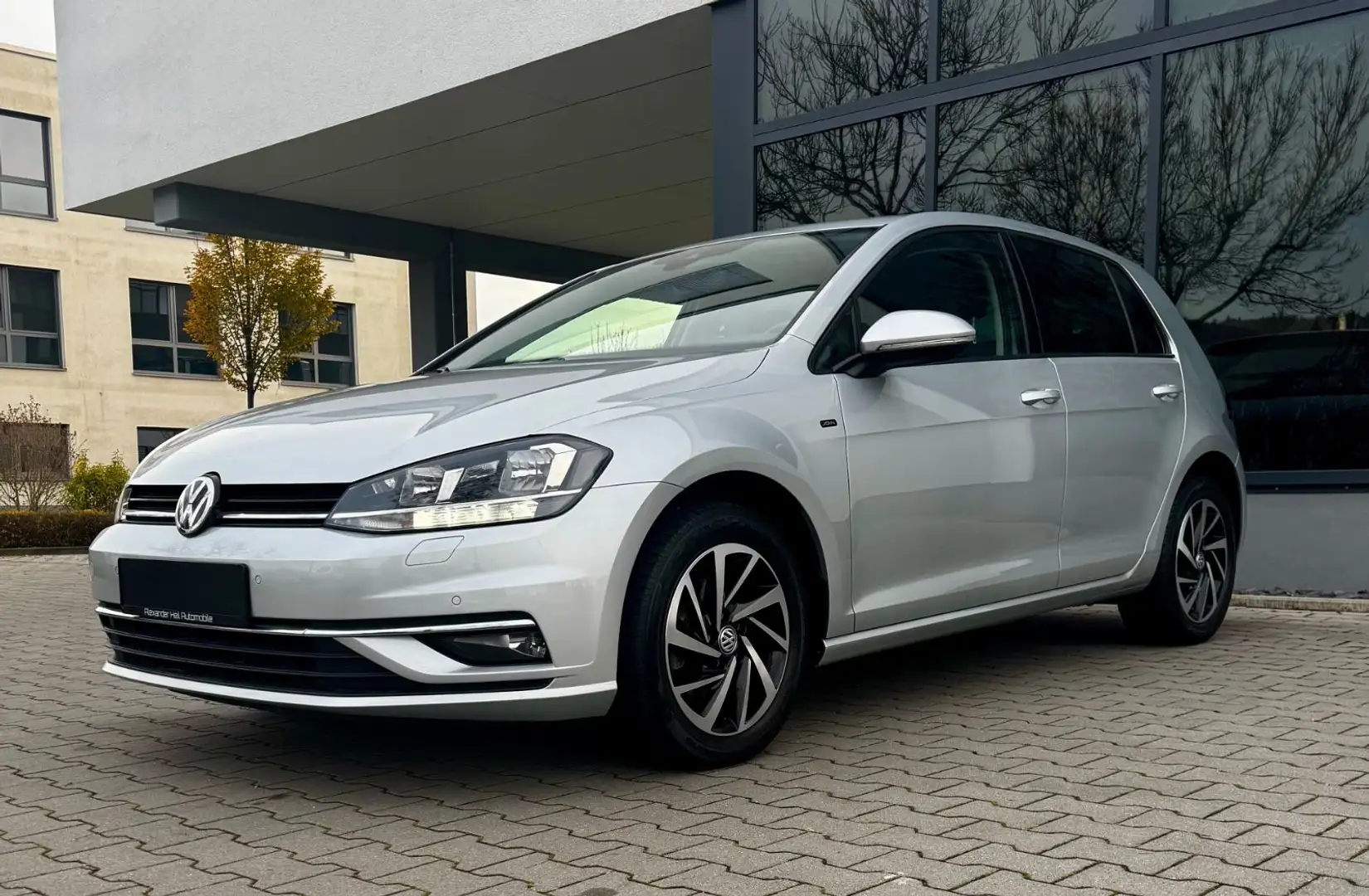 Volkswagen Golf 7 JOIN*AUTOMAT*NAV*SHZ*KAMERA*PDC*SHZ*KLIMA Silber - 1