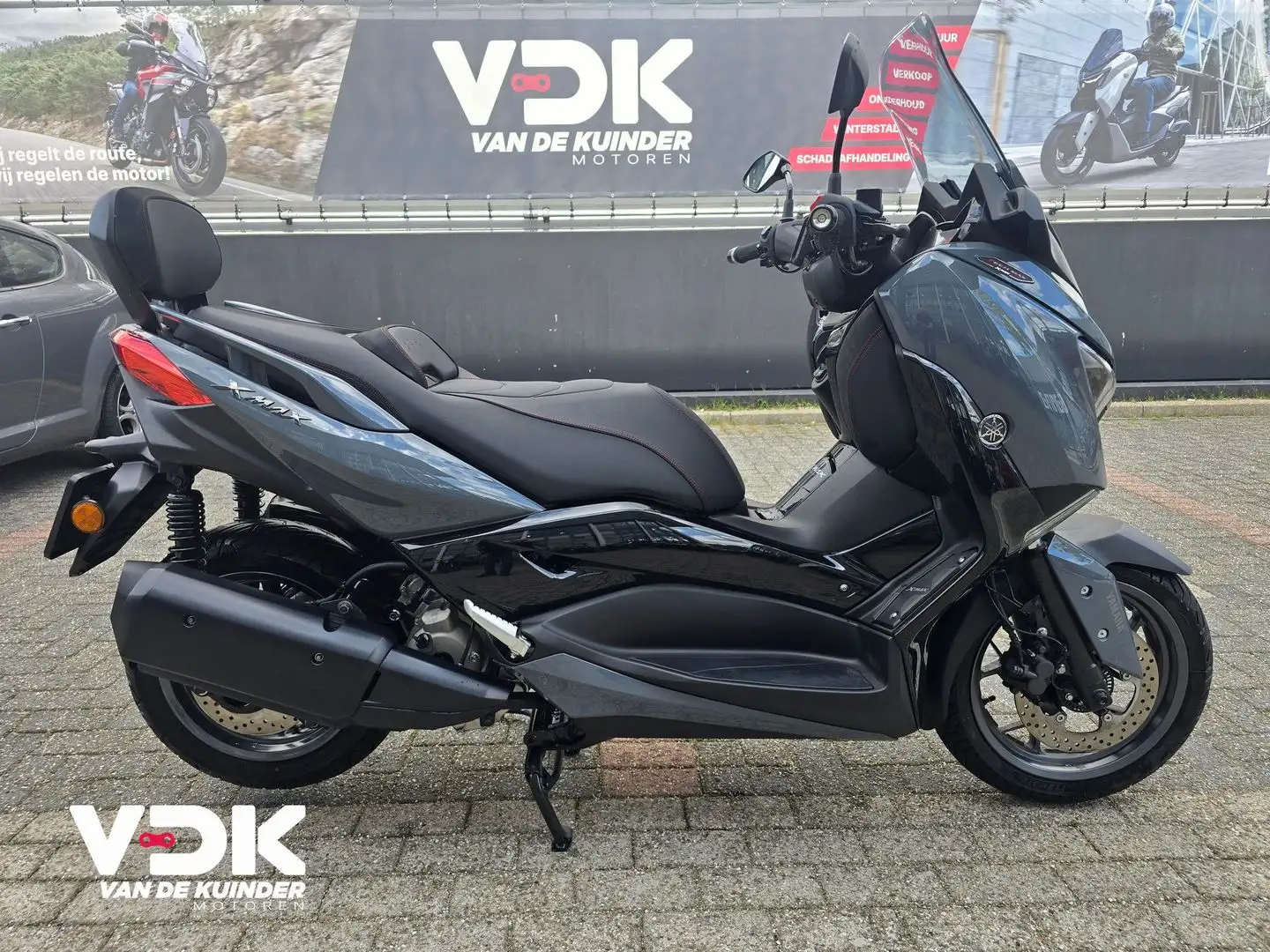 Yamaha X-Max 300 TECH MAX Grijs - 1