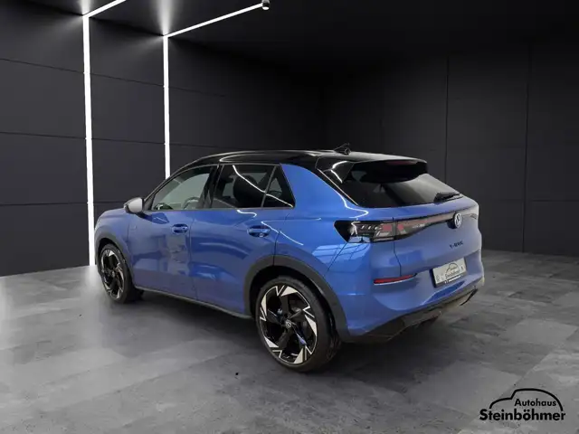 Volkswagen T-Roc view 4