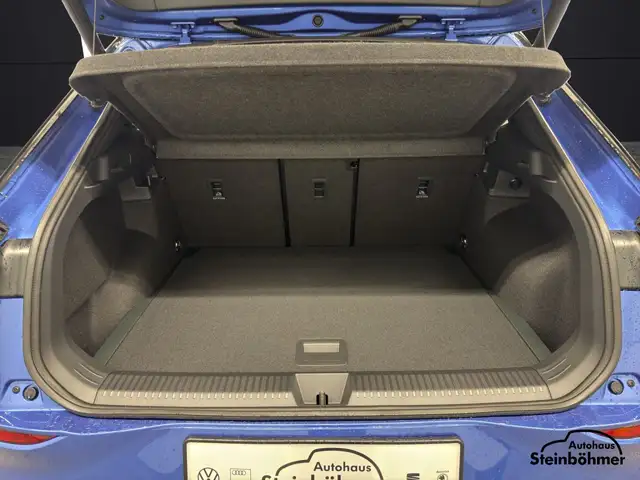 Volkswagen T-Roc view 6