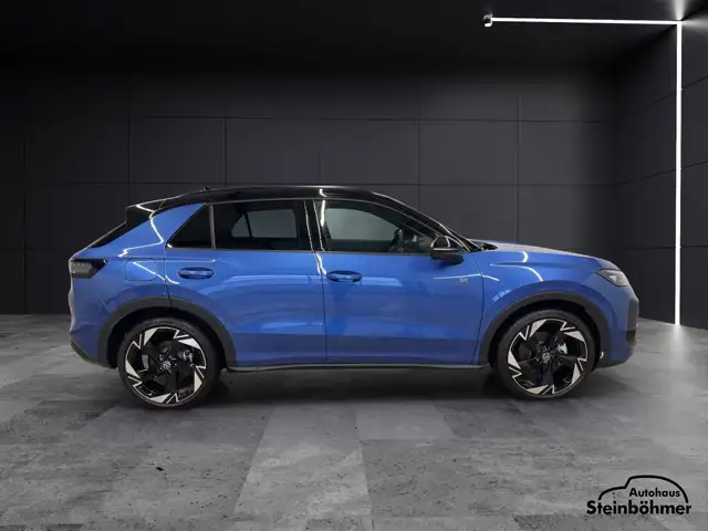 Volkswagen T-Roc view 8
