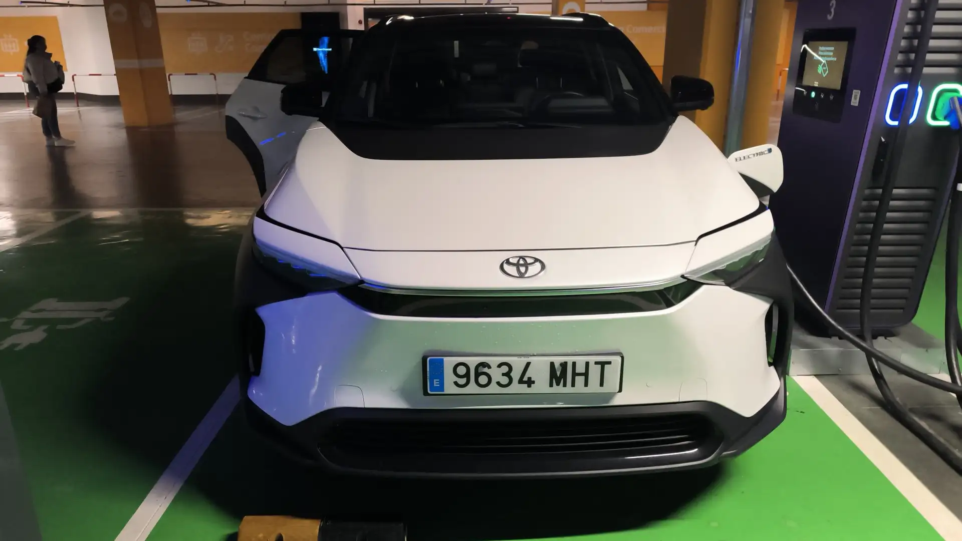 Toyota bZ4X 220E 4X4 Style Plus - 2