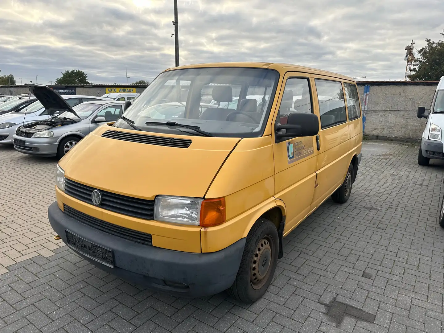 Volkswagen T4 Transporter 9 Sitze Żółty - 1