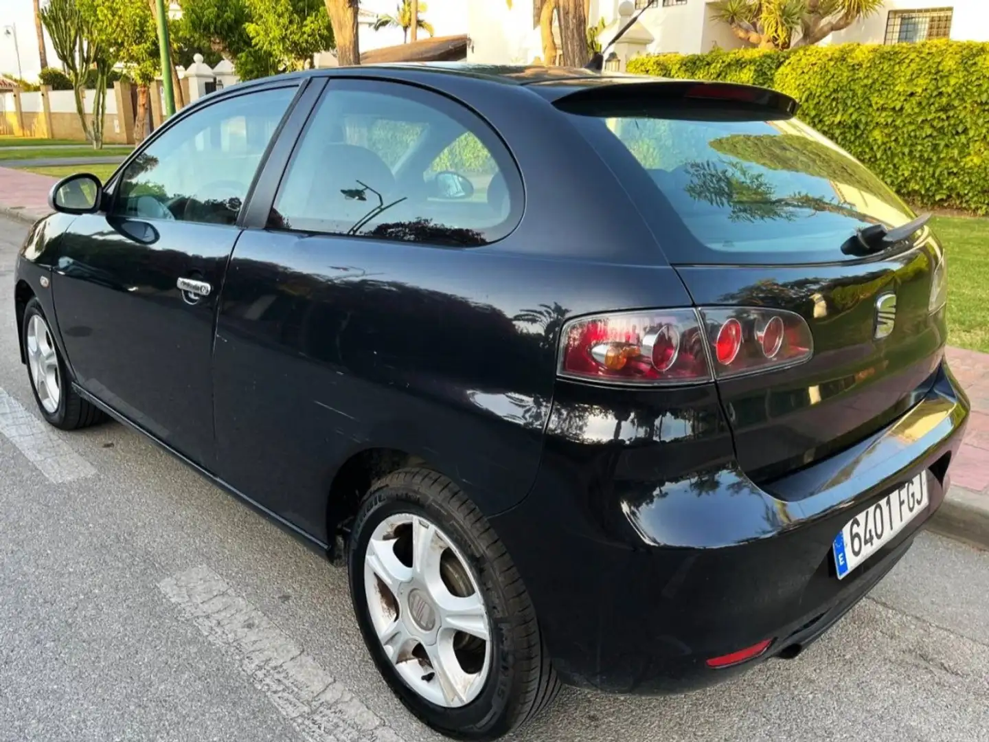 SEAT Ibiza Berlina Manual de 3 Puertas Negro - 2