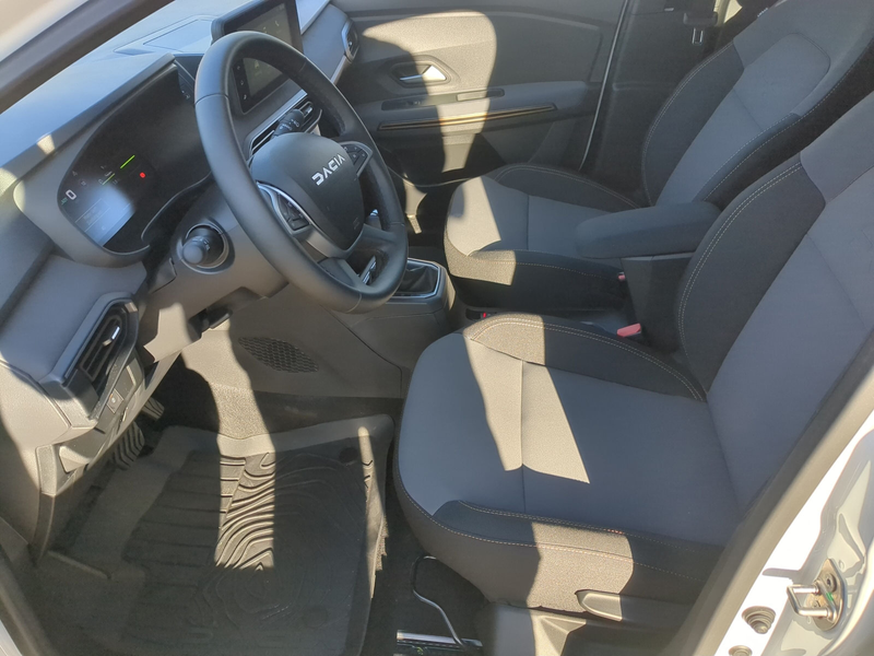 Dacia Jogger Hybrid 140 Extreme+ 7-Sitzer+Navi+SHZ+RFK+PDC — photo 5