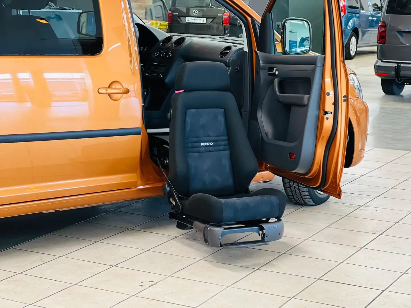 Volkswagen Caddy DSG Maxi Behindertengerecht-Rampe + Elek.S Naranja - 2