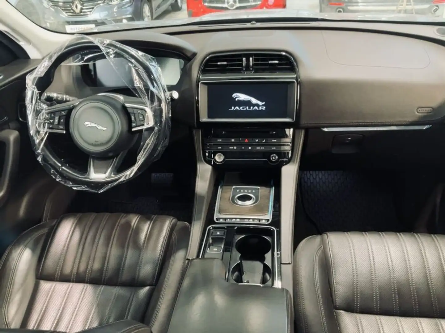 Jaguar F-Pace Portfolio AWD - TOP ZUSTAND Silber - 2