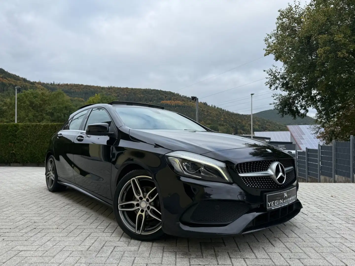 Mercedes-Benz A 200 CDI AMG Line-Leder-Pano-LED Schwarz - 1