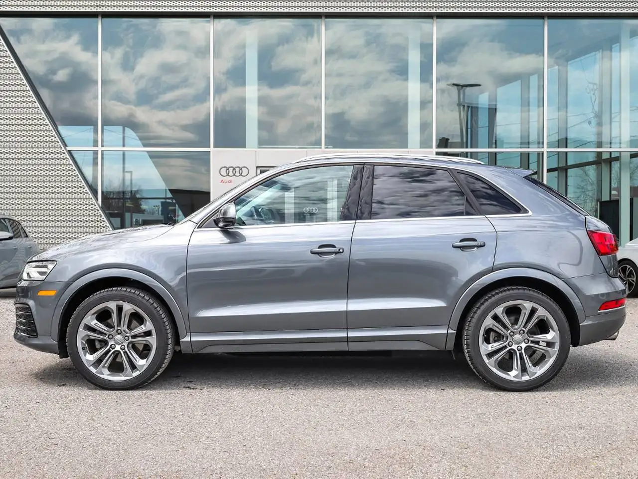 Audi Q3 снимка Audi Q3