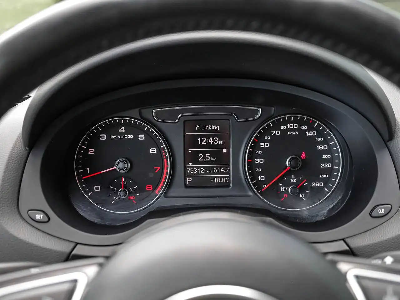 Audi Q3 снимка Audi Q3