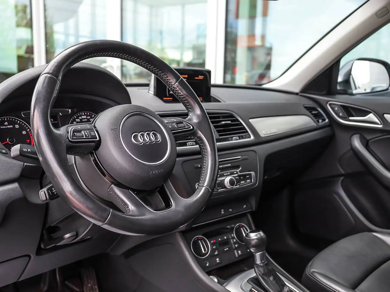 Audi Q3 снимка Audi Q3