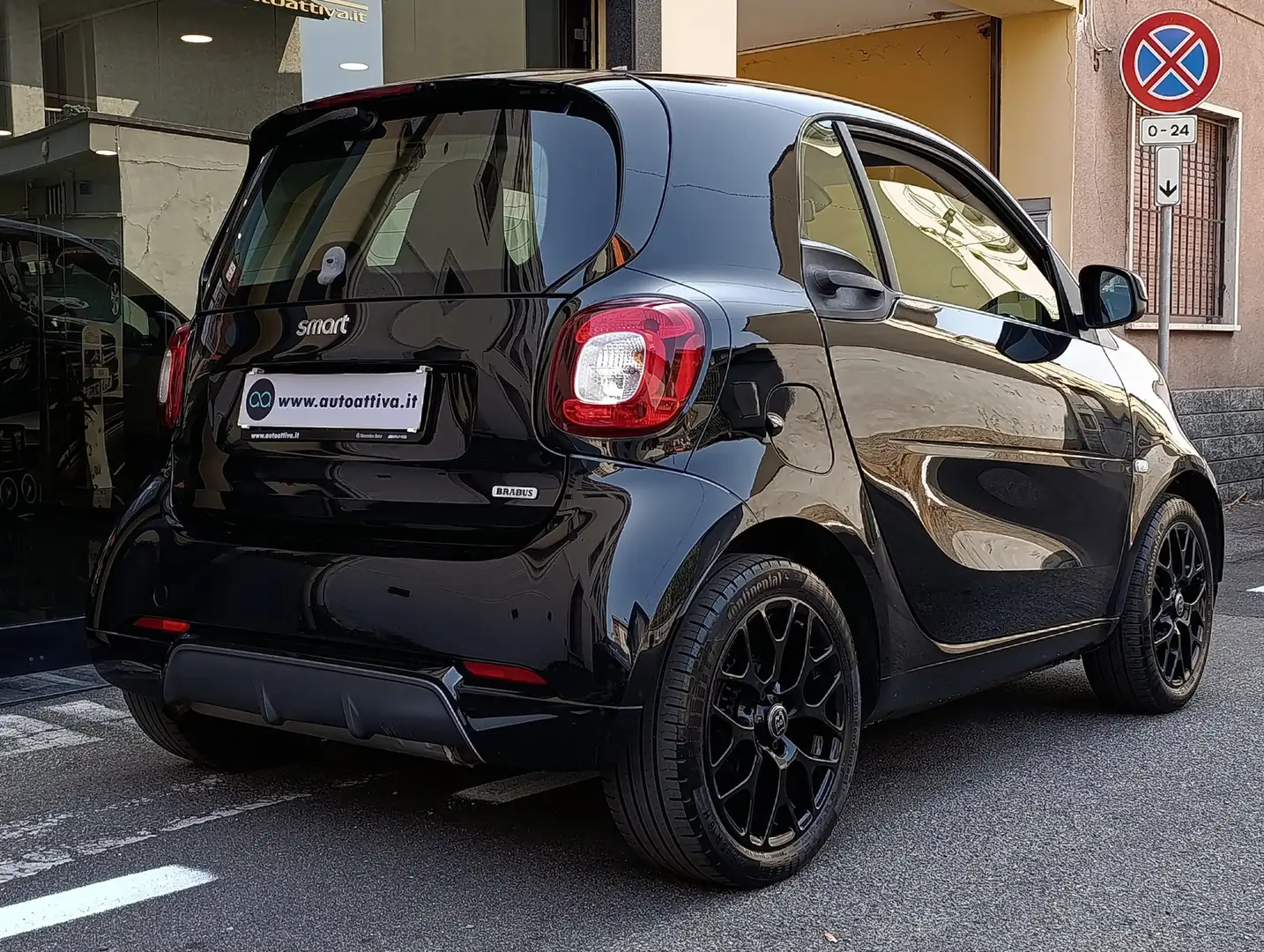 smart forTwo 0.9 t Brabus Style 90cv aut. km 30.929 certificati Nero - 2