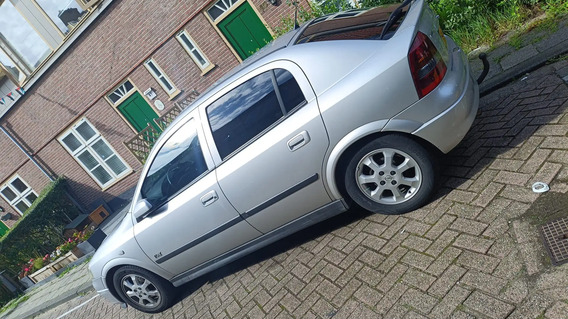 Opel Astra 1.6-16V Njoy AUTOMAAT ,GETINT GLAS Stříbrná - 1