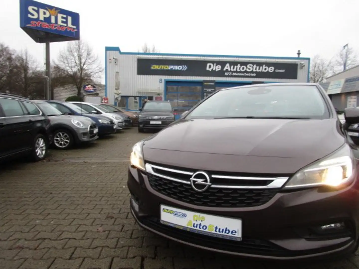 Opel Astra - 5 Trg. INNOVATION-Klimatronic-Sitzh.-Navi-Kamera Brun - 1
