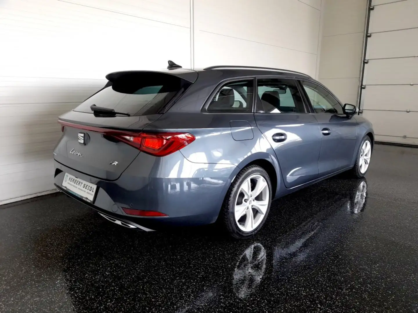 SEAT Leon ST FR-LINE 2,0 TDI DSG *LED MIT FERNLICHTASSISTENT / NAVI / AHV & KAMERA / VIRTUELL / ACC / KEYLESS* Grau - 2