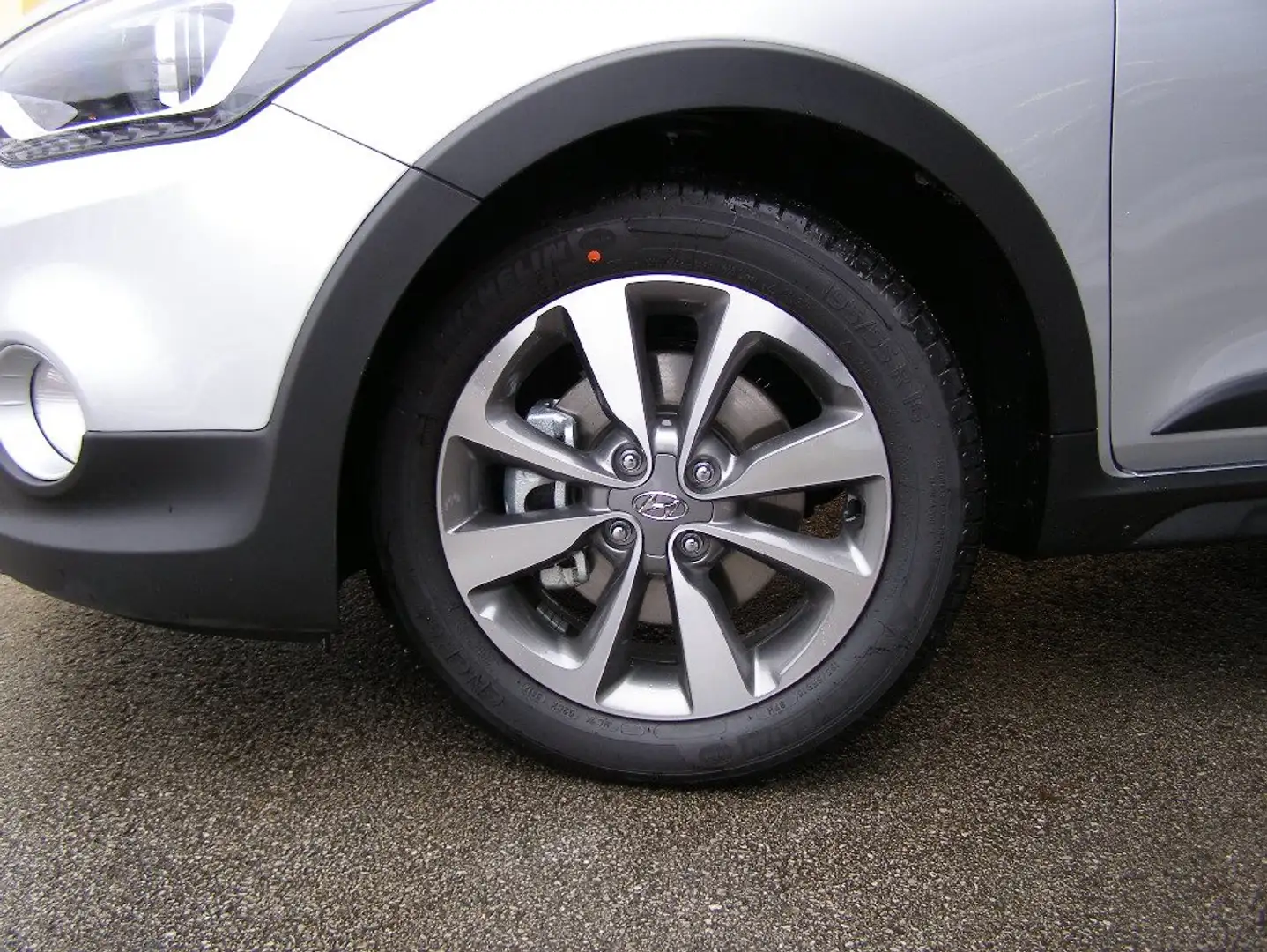 Hyundai i20 Active GB Level 3 1,0 T-GDi b0b90 Silber - 2