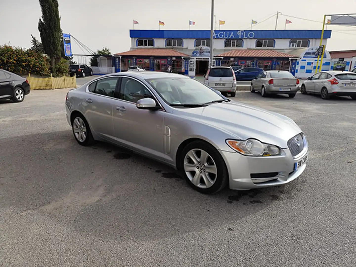 Jaguar XF 4.2 V8 Premium Luxury Aut. Plateado - 2