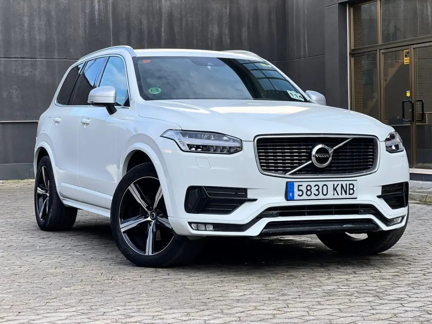 Volvo XC90 D5 R-Design AWD 235 Aut. Blanc - 1