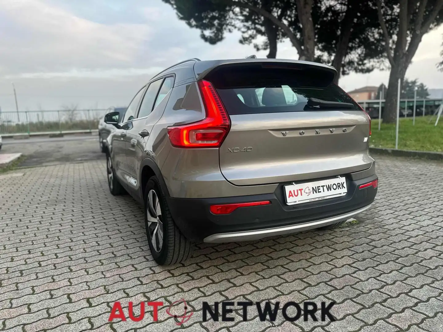 Volvo XC40 T4 Recharge Plug-in Hybrid Inscription Expression Bronzo - 2