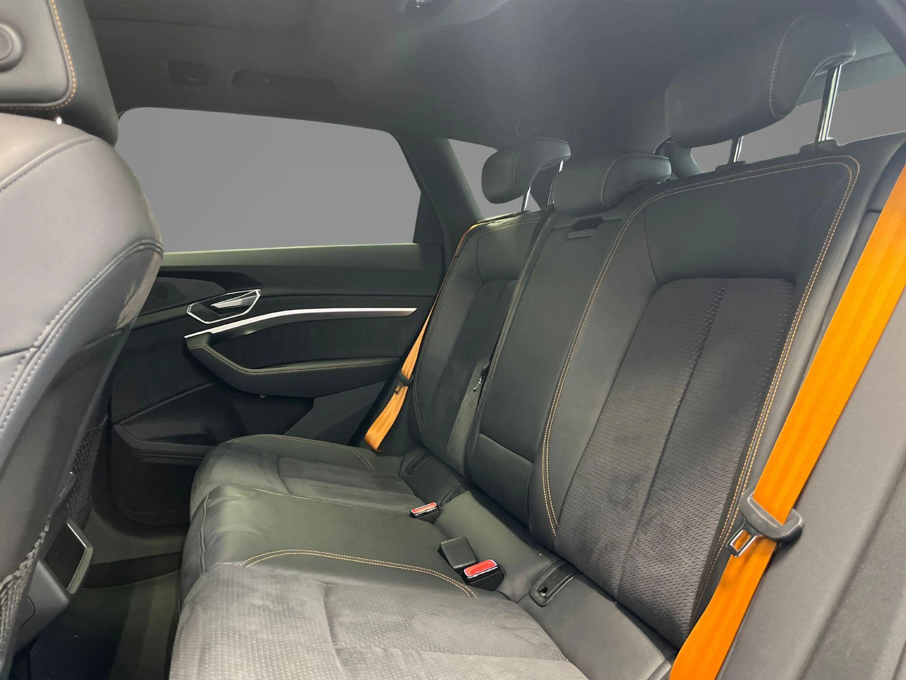 Audi e-tron 55 408pk Quattro S Edition 95 kWh · Panoramadak · — photo 11