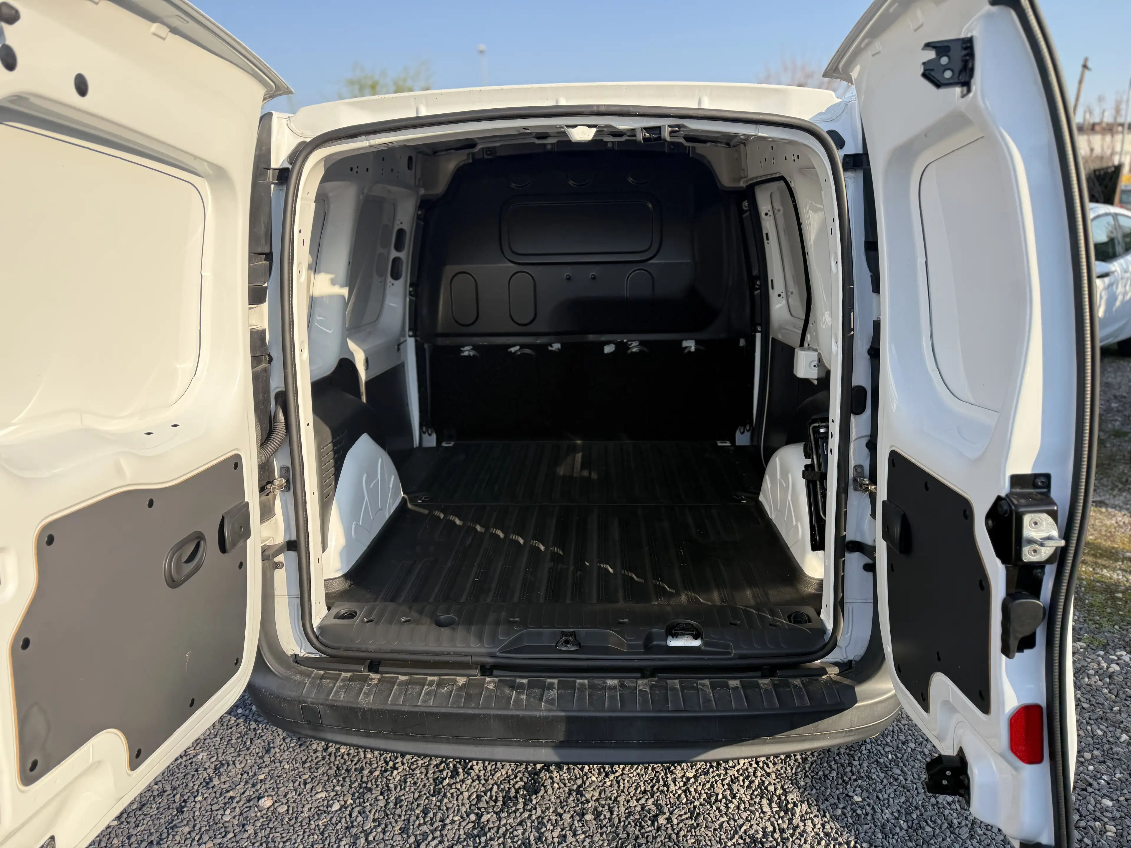 Nissan NV250 L1H1 2,0t Comfort — photo 8