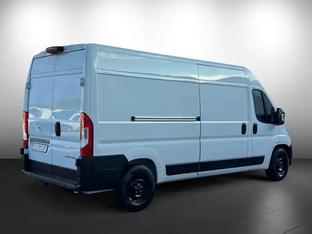 Opel Movano view 3