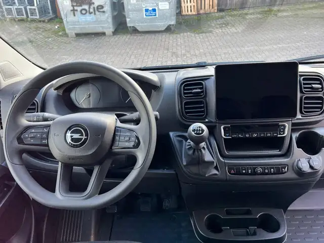 Opel Movano view 9