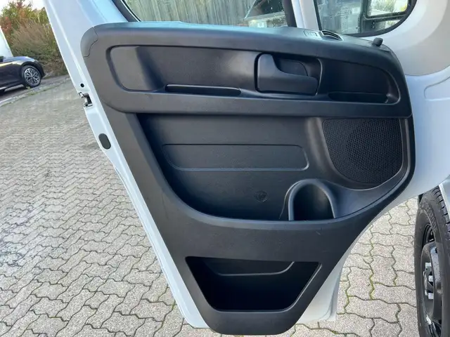 Opel Movano view 14