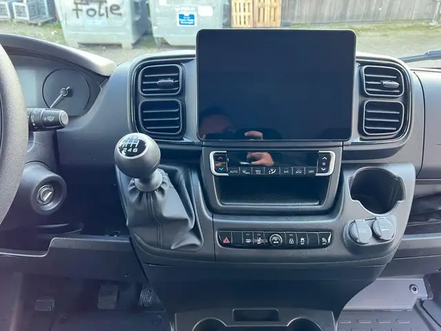Opel Movano view 10