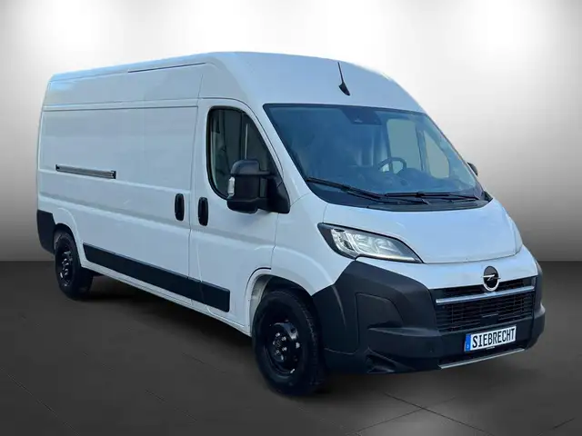 Opel Movano view 2
