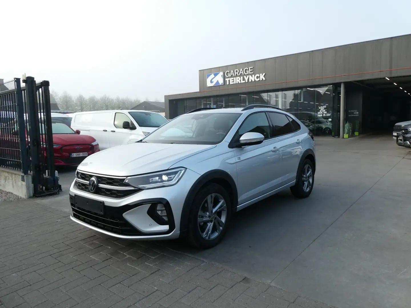 Volkswagen Taigo R-Line 1.0 TSi 115pk Camera '24 9000km (70250) Plateado - 2