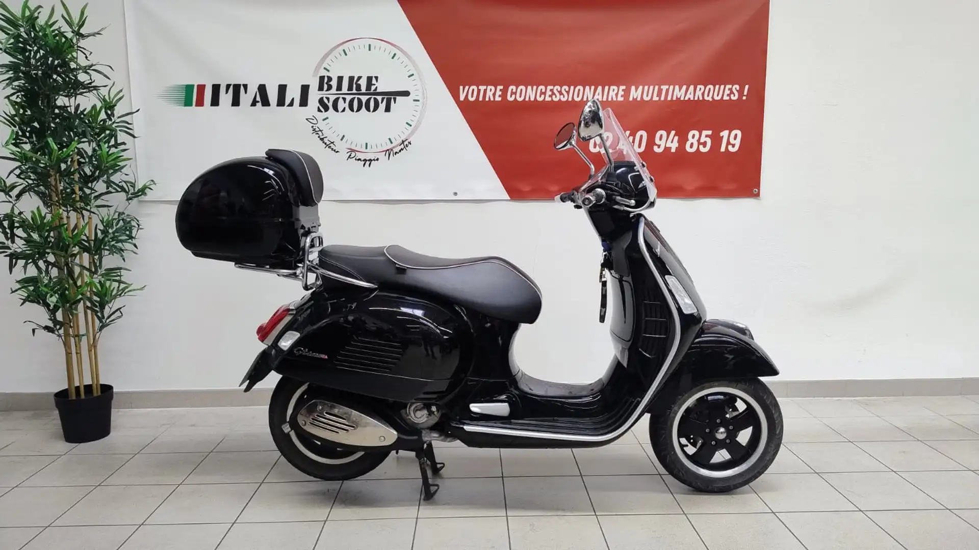 Vespa GTS 125 Nero - 1