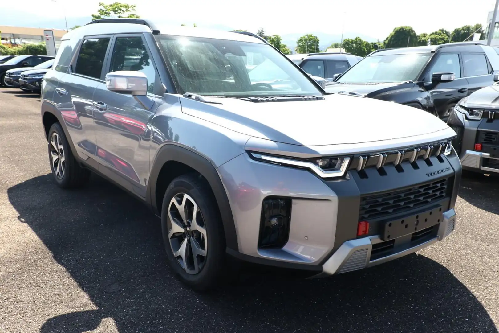 KGM Torres 1.5 T-GDi 163 Aut AWD LED eHk ACC SHZ Kam 120 k... Silber - 2