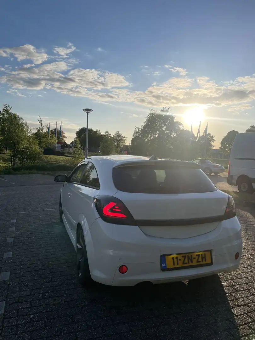 Opel Astra 1.8 Temptation Wit - 2