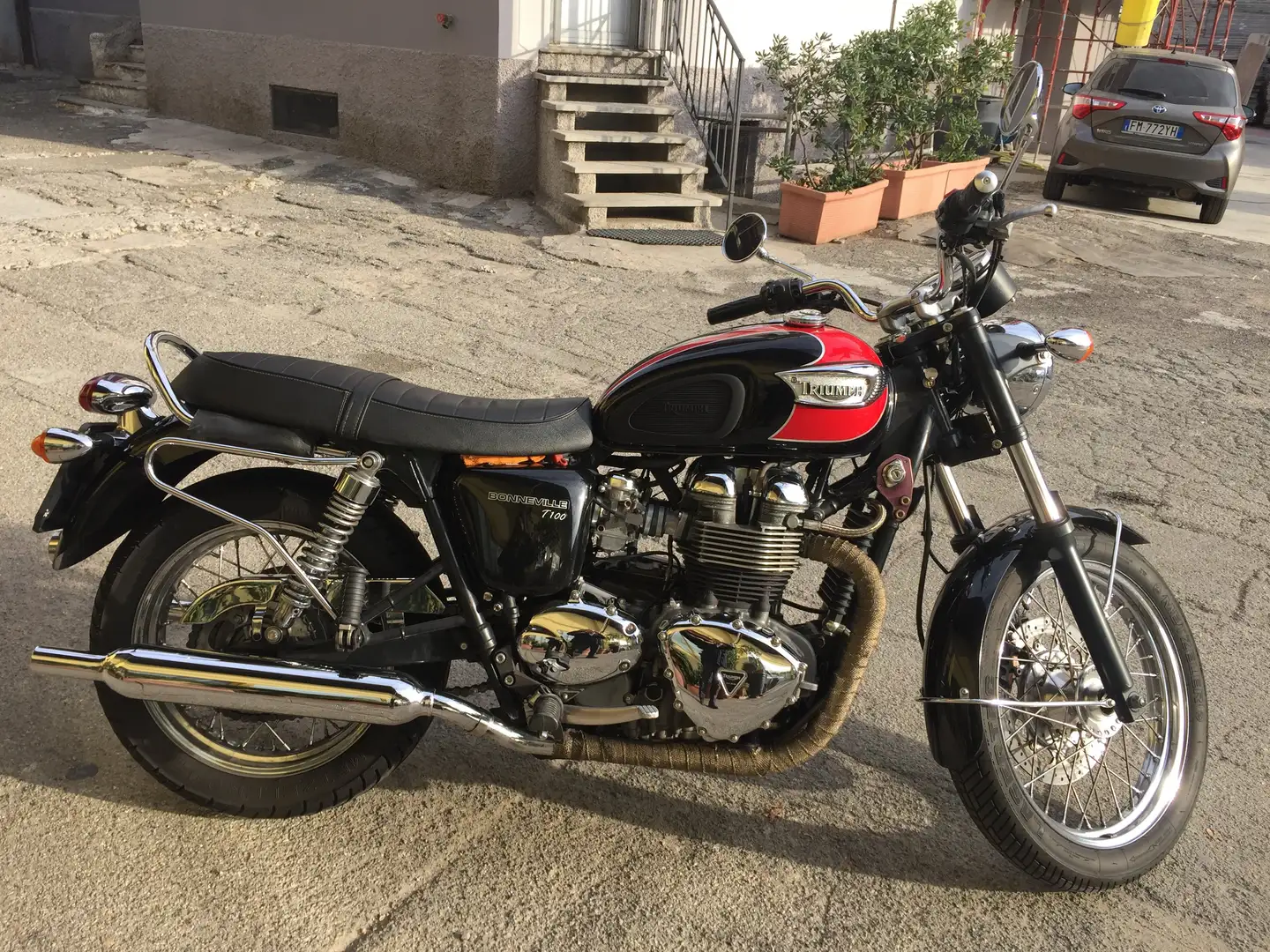 Triumph Bonneville T100 Červená - 1